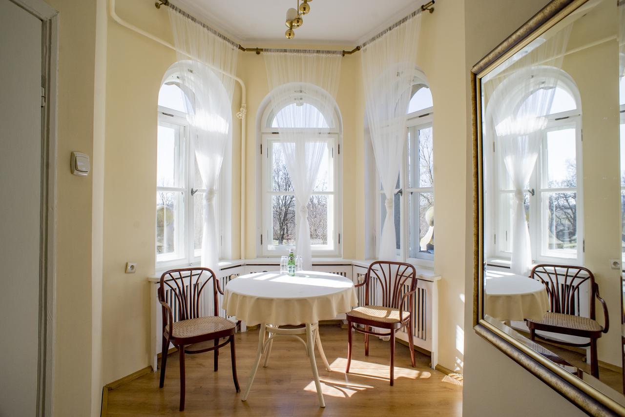 Отель Palac Kobylniki Обжицко Экстерьер фото